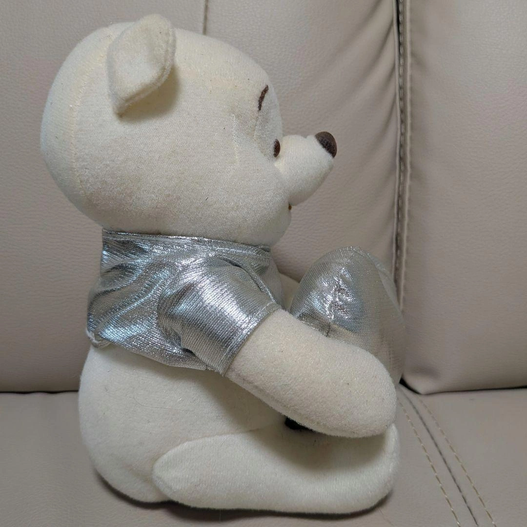 ディズニー くまのプーさん ぬいぐるみ ホワイト×シルバー ハート抱きの写真2枚目
