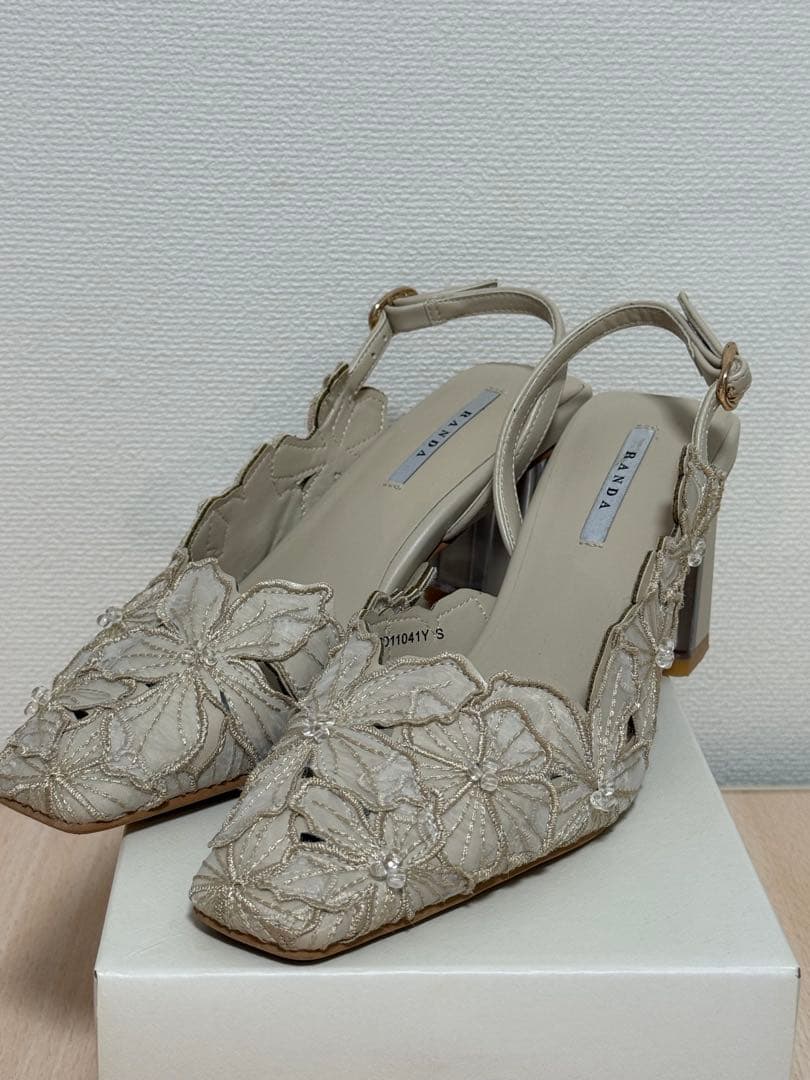 RANDA フラワーカッティング パンプス　Sサイズ