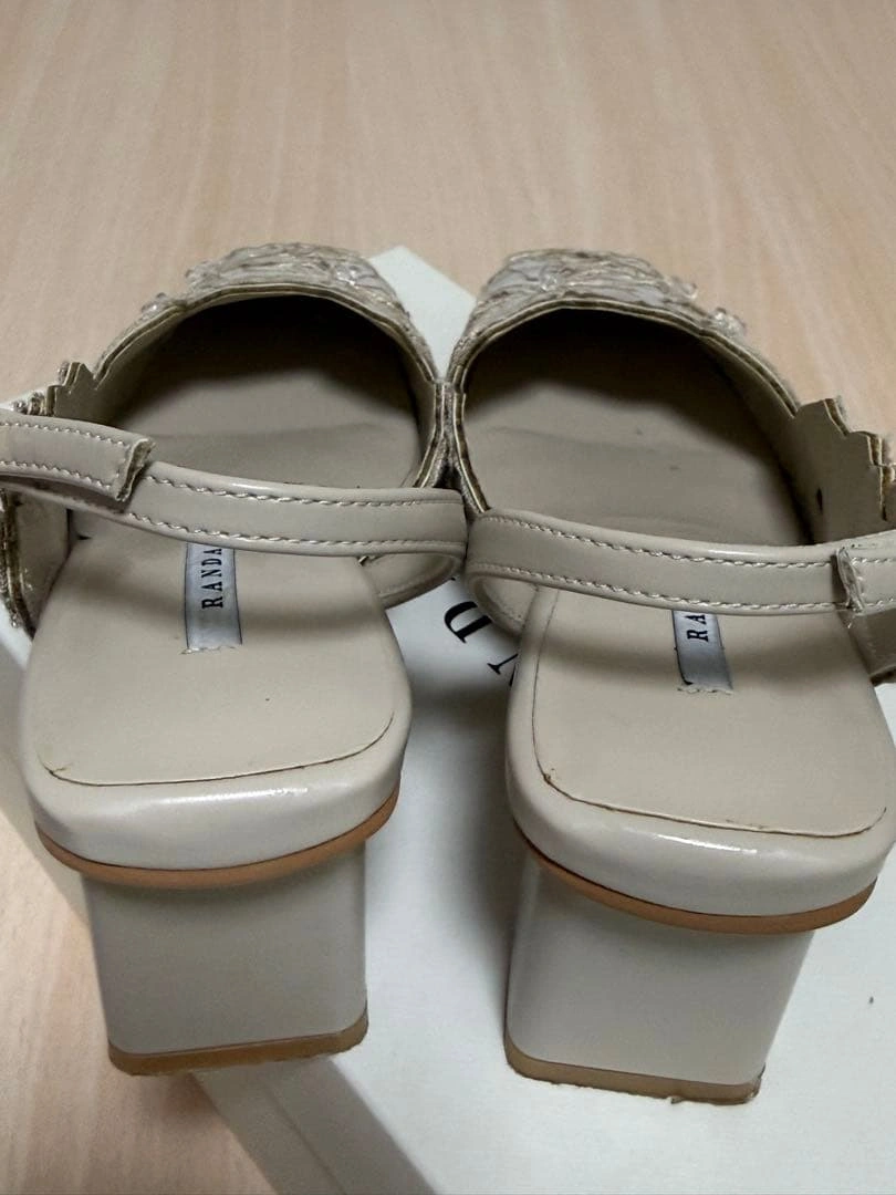 RANDA フラワーカッティング パンプス Sサイズの写真3枚目