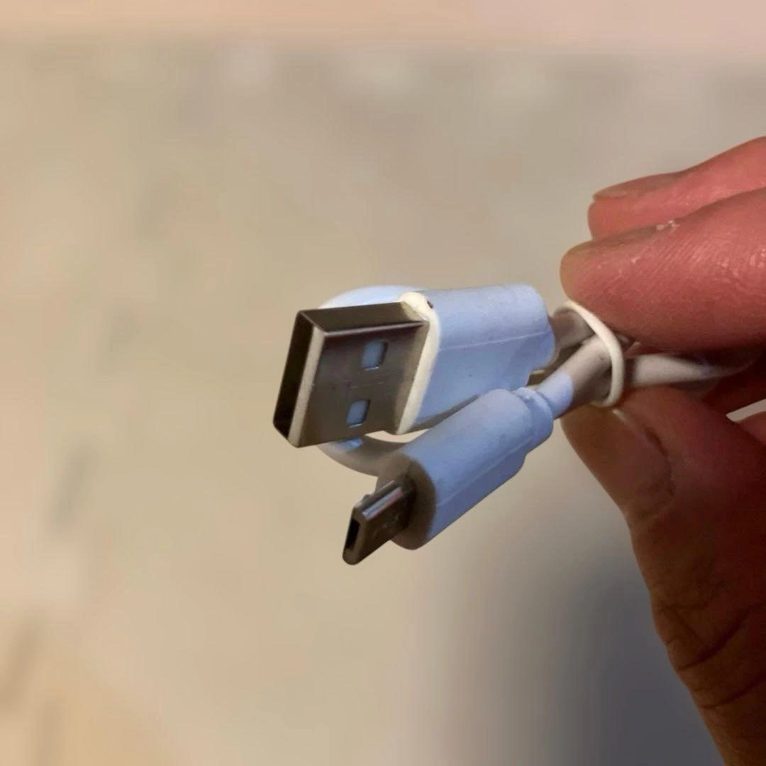 USB-A to Micro USB ケーブル ホワイトの写真2枚目