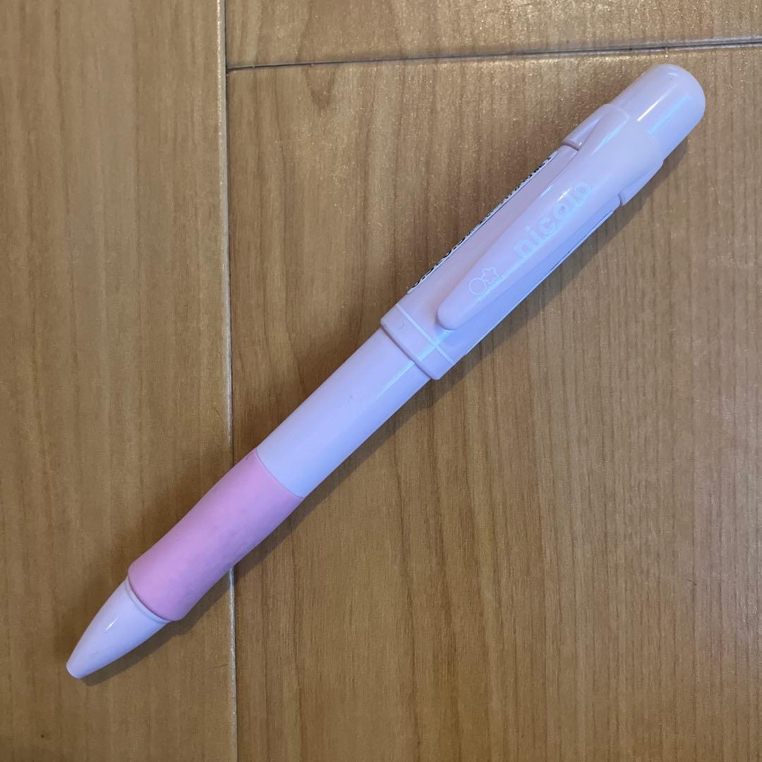 ホワイトとピンクのシャープペンシル