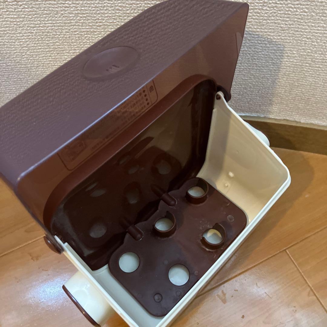 Combi 哺乳瓶用消毒ケース ホワイト/ブラウンの写真3枚目