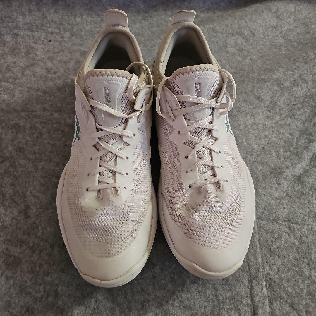 asics バッシュホワイトGLIDE NOVA 28.5cm 1週間のみの使用