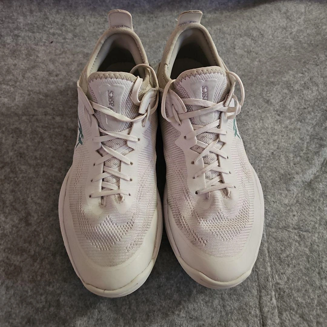 asics バッシュホワイトGLIDE NOVA 28.5cm 1週間のみの使用