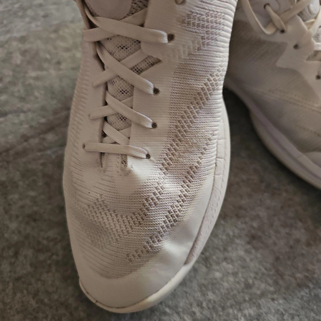asics バッシュホワイトGLIDE NOVA 28.5cm 1週間のみの使用の写真2枚目