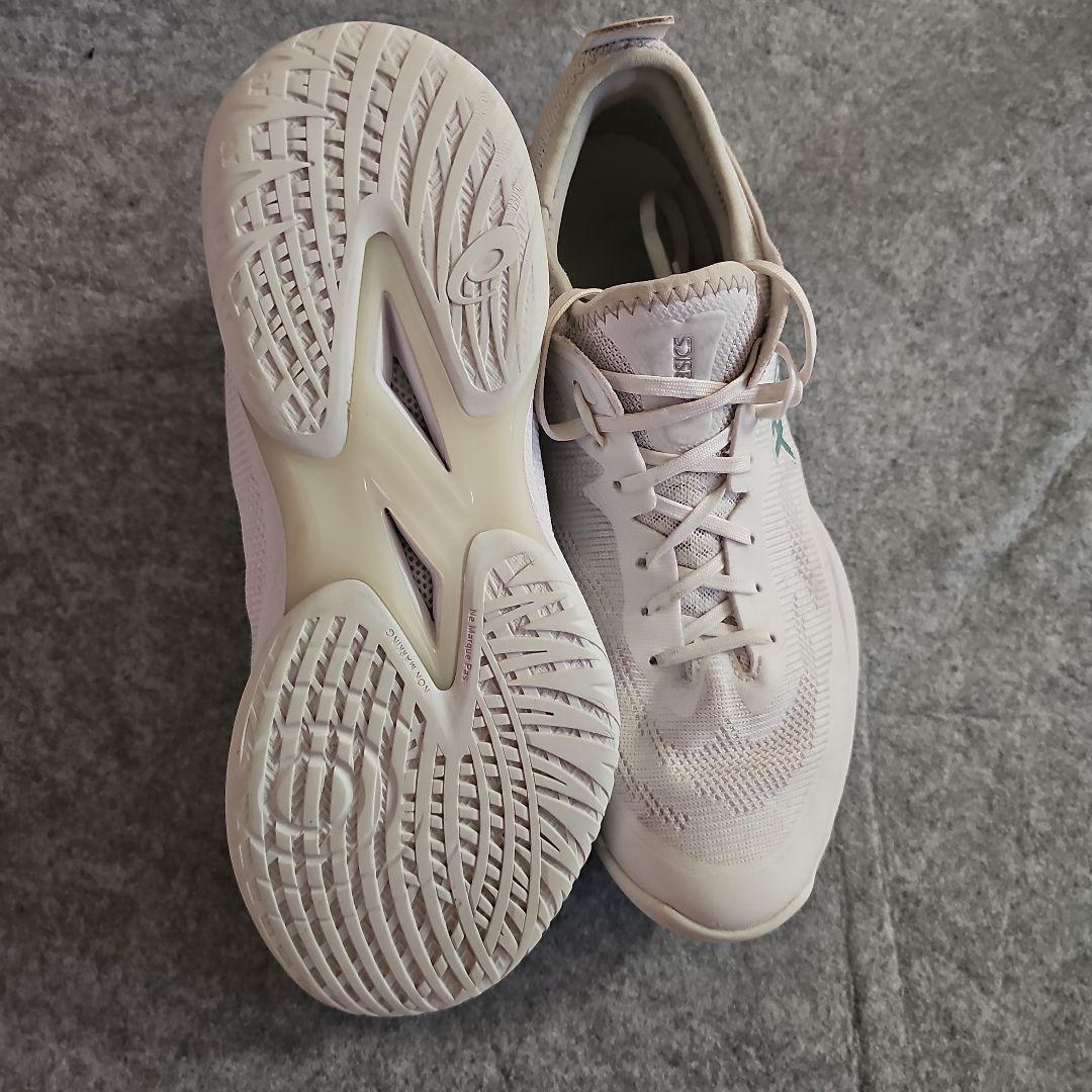 asics バッシュホワイトGLIDE NOVA 28.5cm 1週間のみの使用の写真3枚目