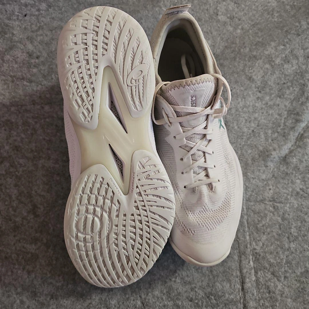 asics バッシュホワイトGLIDE NOVA 28.5cm 1週間のみの使用の写真3枚目