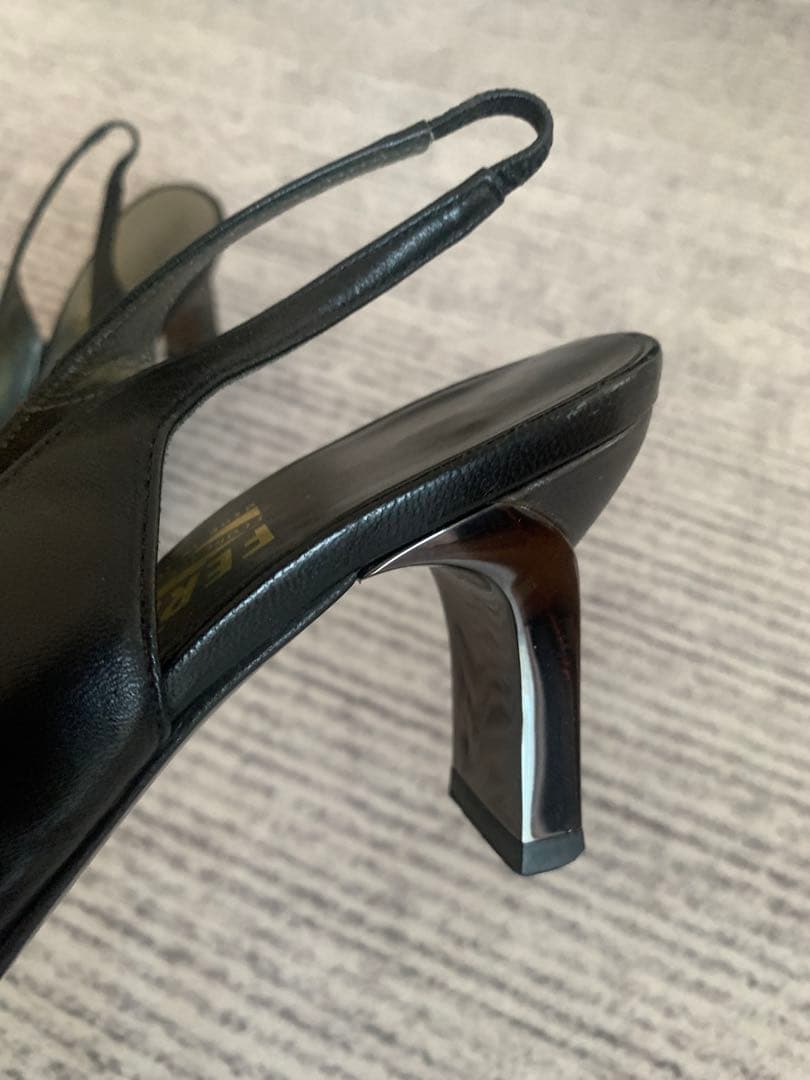 Salvatore Ferragamo パンプス ブラックの写真4枚目