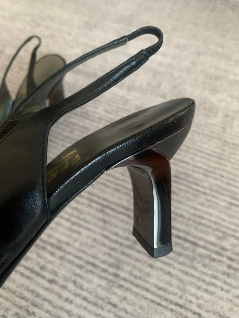 Salvatore Ferragamo パンプス ブラックの写真4枚目