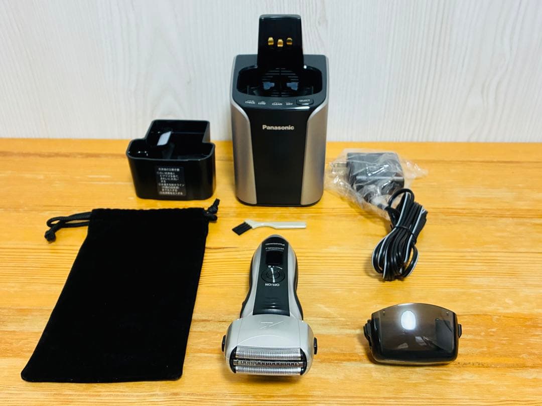 ★美品★ Panasonic ラムダッシュ ES-LT72 洗浄スタンド付きの写真4枚目
