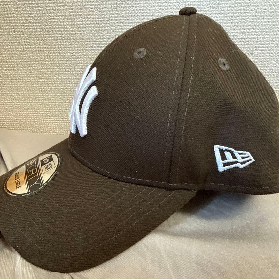 ニューエラ 9FIFTY ニューヨークヤンキース キャップ 深め 茶　白の写真2枚目