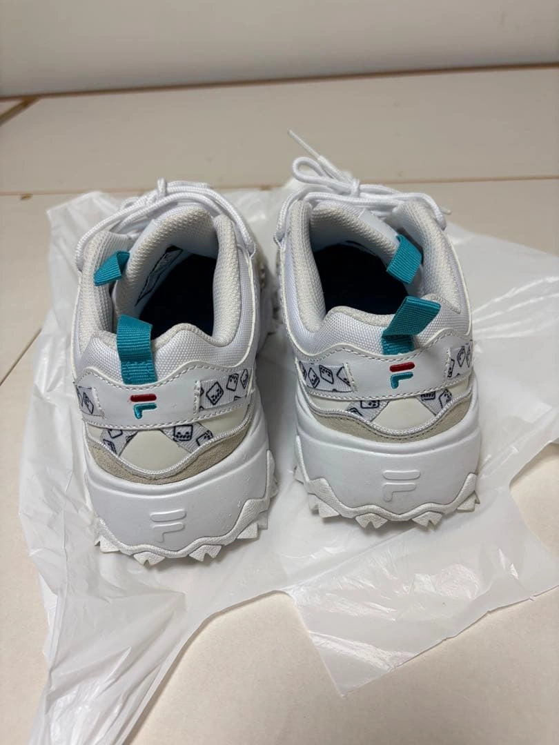 FILA スニーカー ホワイト×ブルー そらるコラボの写真2枚目