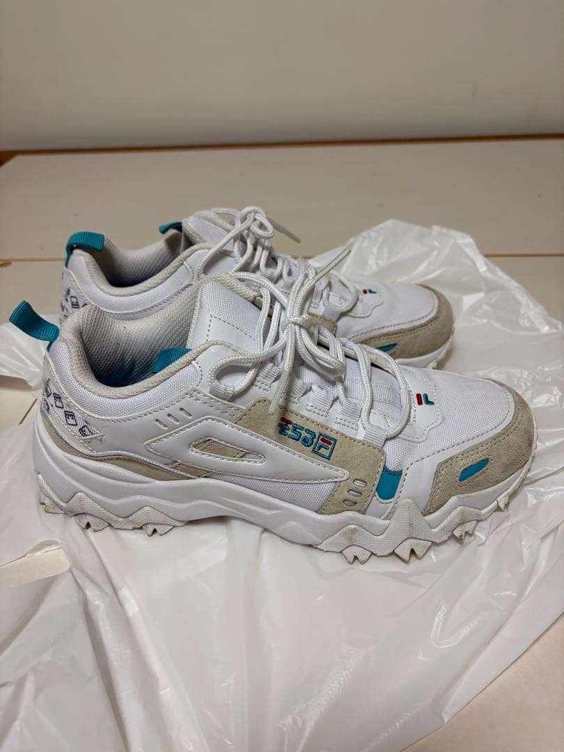 FILA スニーカー ホワイト×ブルー そらるコラボの写真3枚目