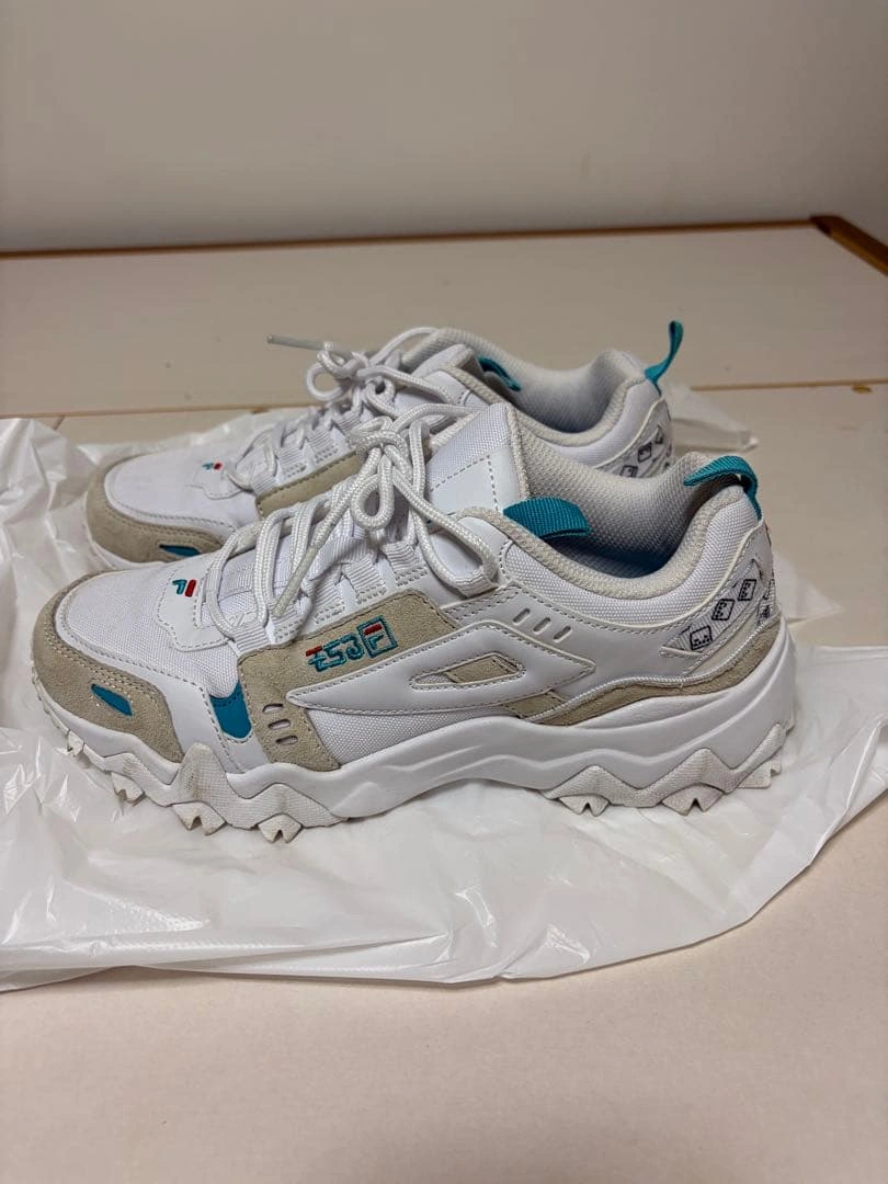 FILA スニーカー ホワイト×ブルー そらるコラボの写真4枚目