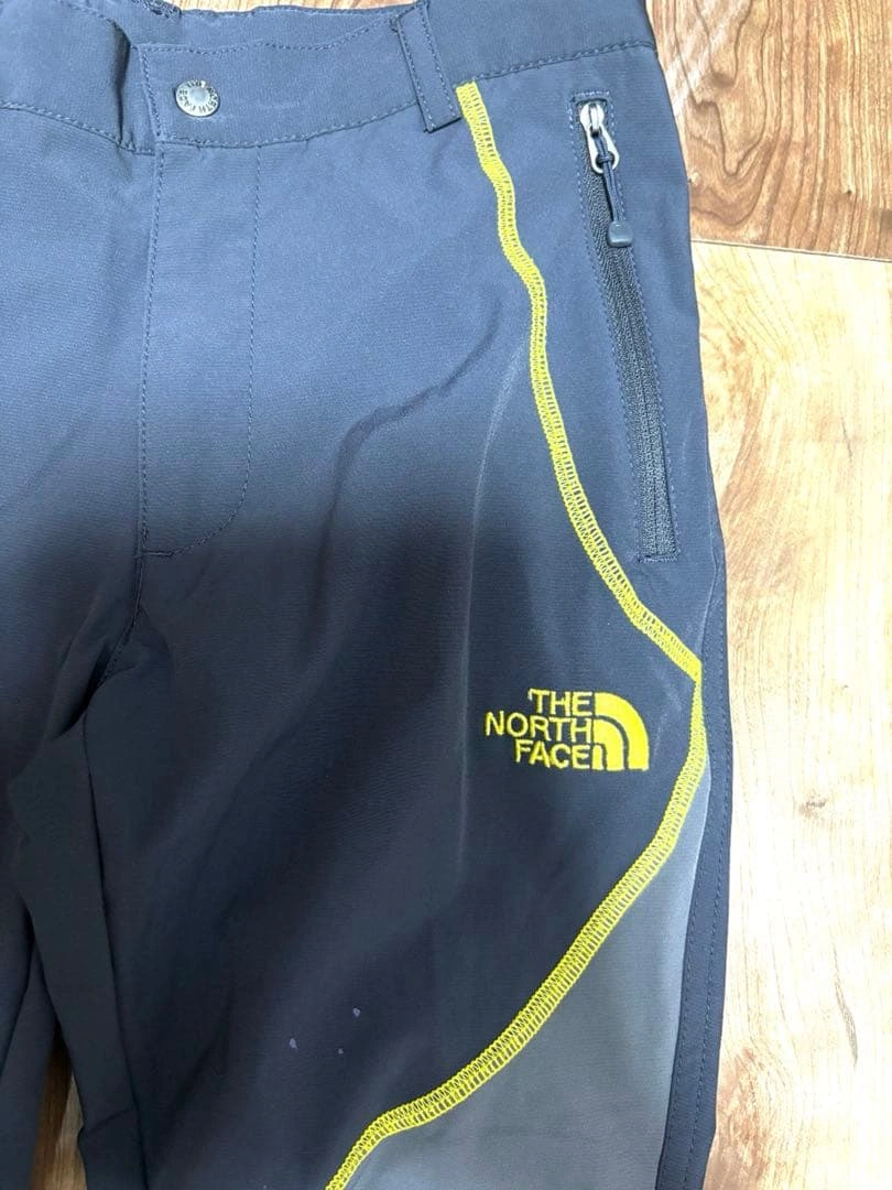 THE NORTH FACE アウトドアパンツ子供140の写真3枚目