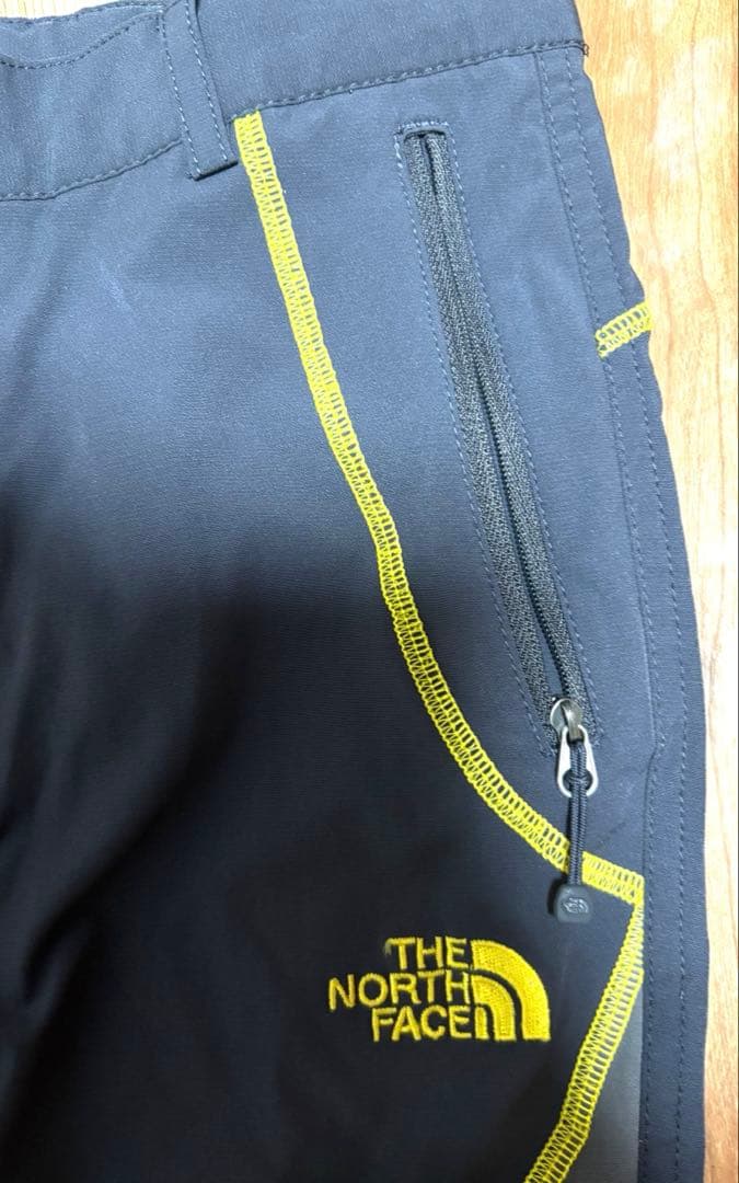 THE NORTH FACE アウトドアパンツ子供140の写真4枚目