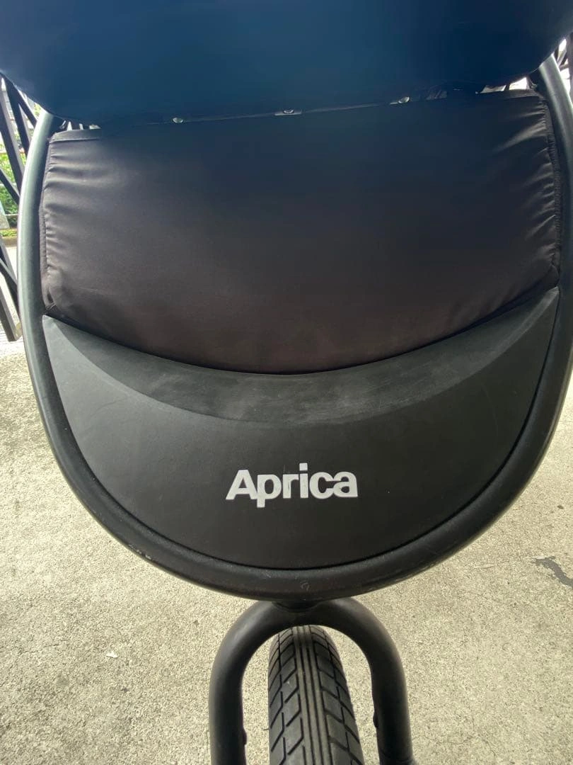 Aprica ベビーカー 3輪 ネイビーの写真3枚目