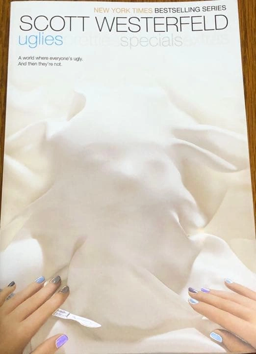 【再再値下げ‼️】Scott Westerfeld “uglies”