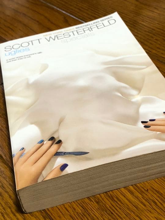 【再再値下げ‼️】Scott Westerfeld “uglies”の写真3枚目