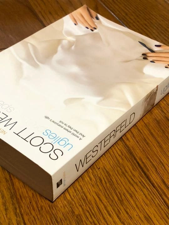 【再再値下げ‼️】Scott Westerfeld “uglies”の写真5枚目