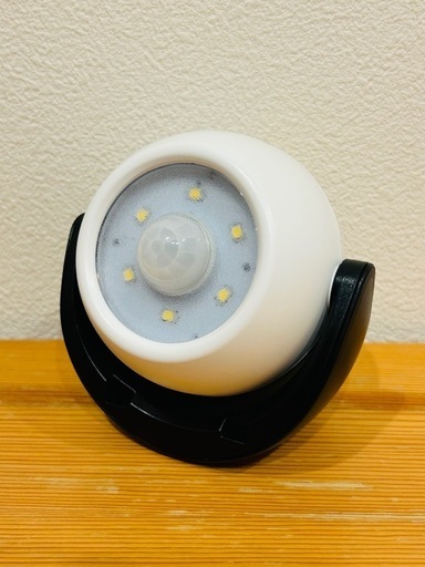 オーム電機 乾電池式 LED センサーライト 自動点灯 防水 100ルーメンの写真3枚目