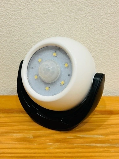 オーム電機 乾電池式 LED センサーライト 自動点灯 防水 100ルーメンの写真3枚目