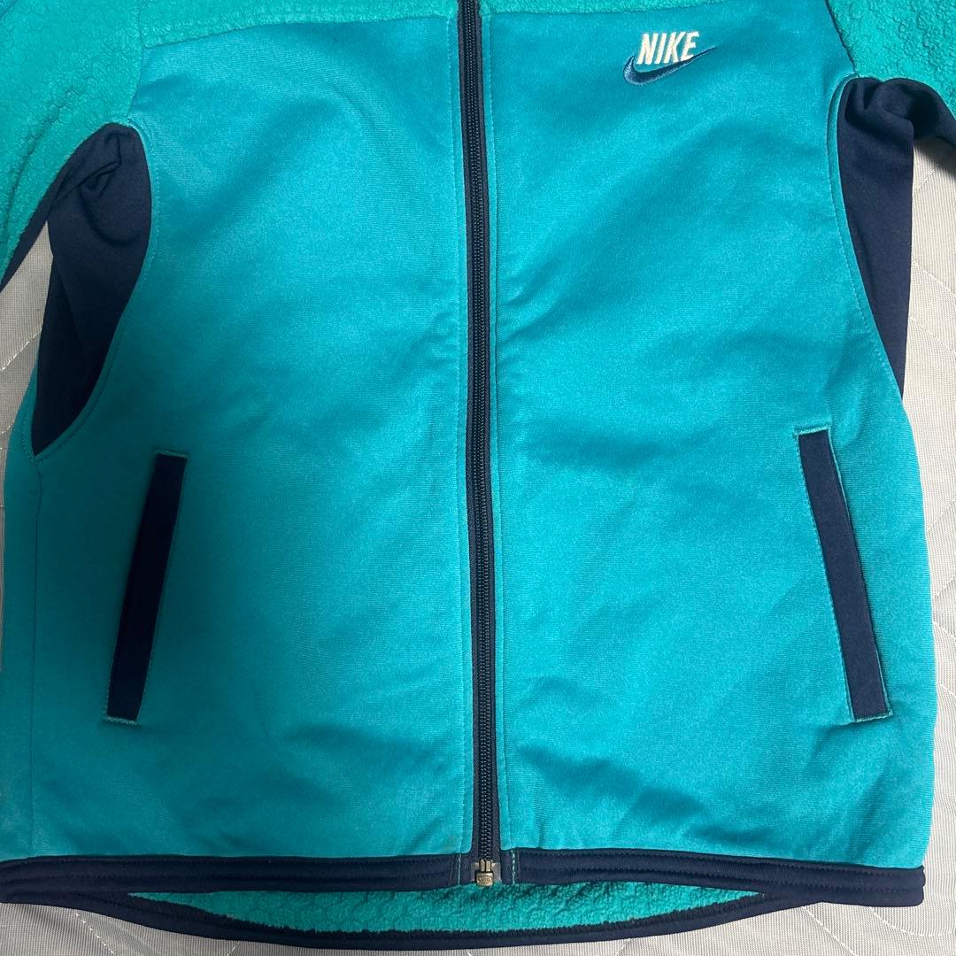 美品✴︎NIKE キッズ パーカー 120cm フリースの写真4枚目