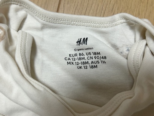 H&M ベビー　長袖ロンパース　80サイズの写真3枚目