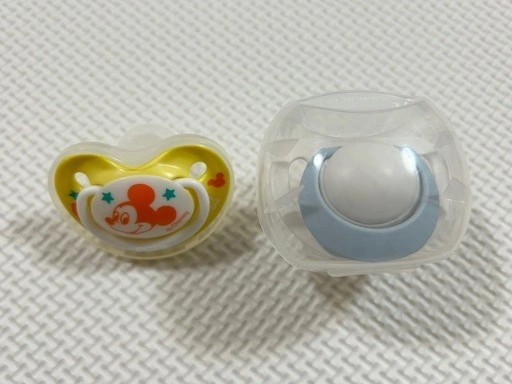 おしゃぶり Sサイズ ピジョン、NUK ケース付き