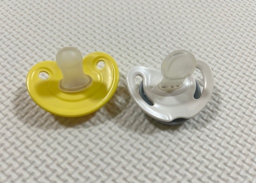 おしゃぶり　Sサイズ  ピジョン、NUK ケース付きの写真3枚目