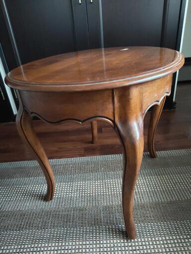 Ethan Allen（イーサン・アーレン） Country French Collection オーバル木製テーブルの写真2枚目