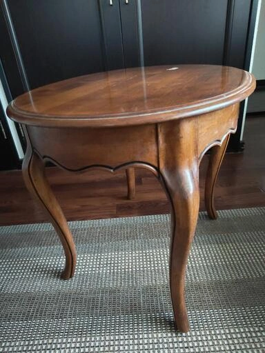 Ethan Allen(イーサン・アーレン) Country French Collection オーバル木製テーブルの写真2枚目