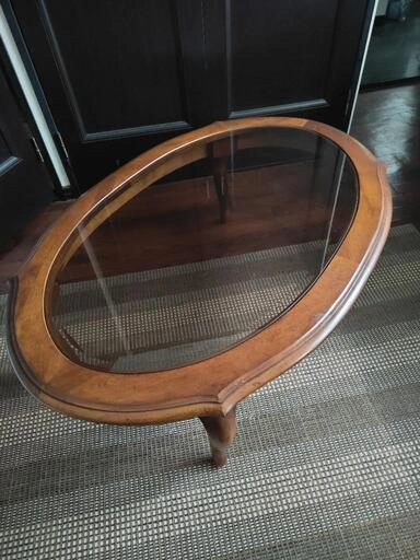 Ethan Allen(イーサン・アーレン) Country French Collection ガラス天板オーバルテーブルの写真2枚目