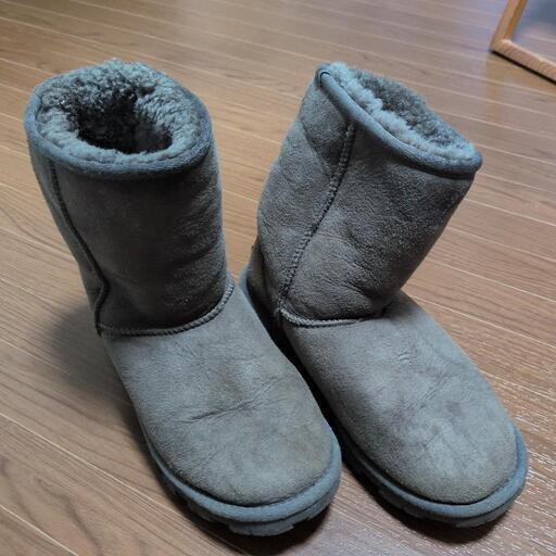 UGGスエード素材のムートンブーツの写真2枚目