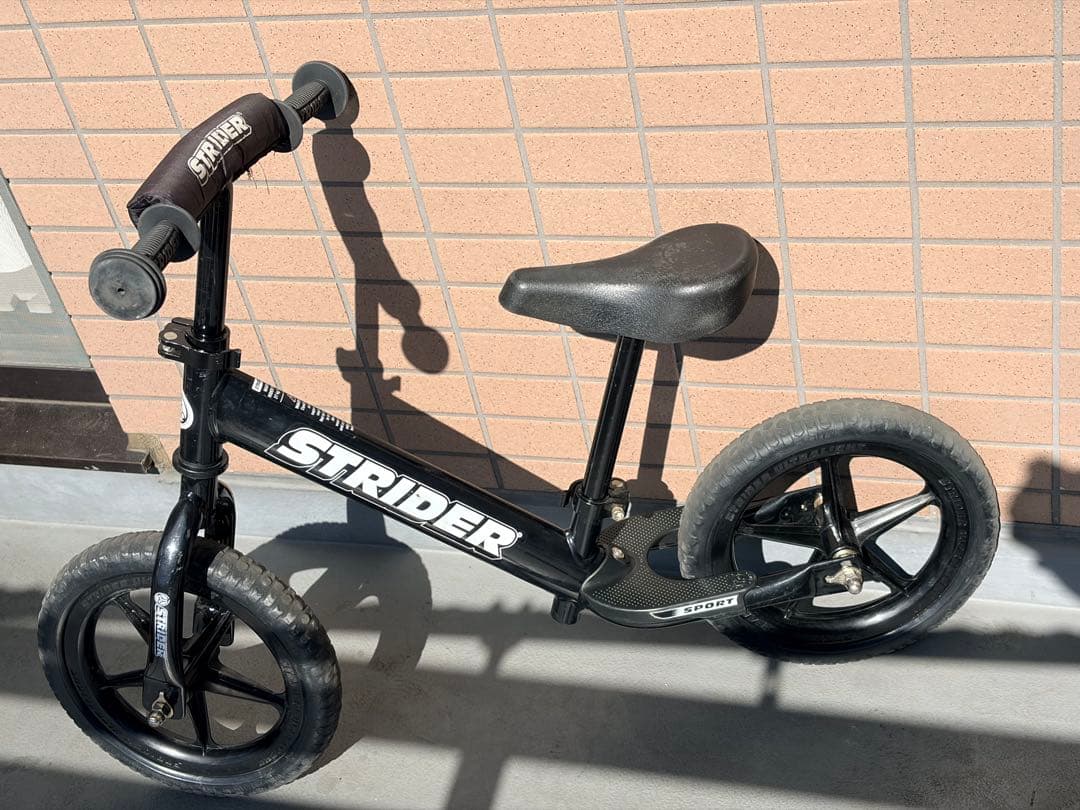 STRIDER 12 バランスバイク SPORTブラックの写真2枚目