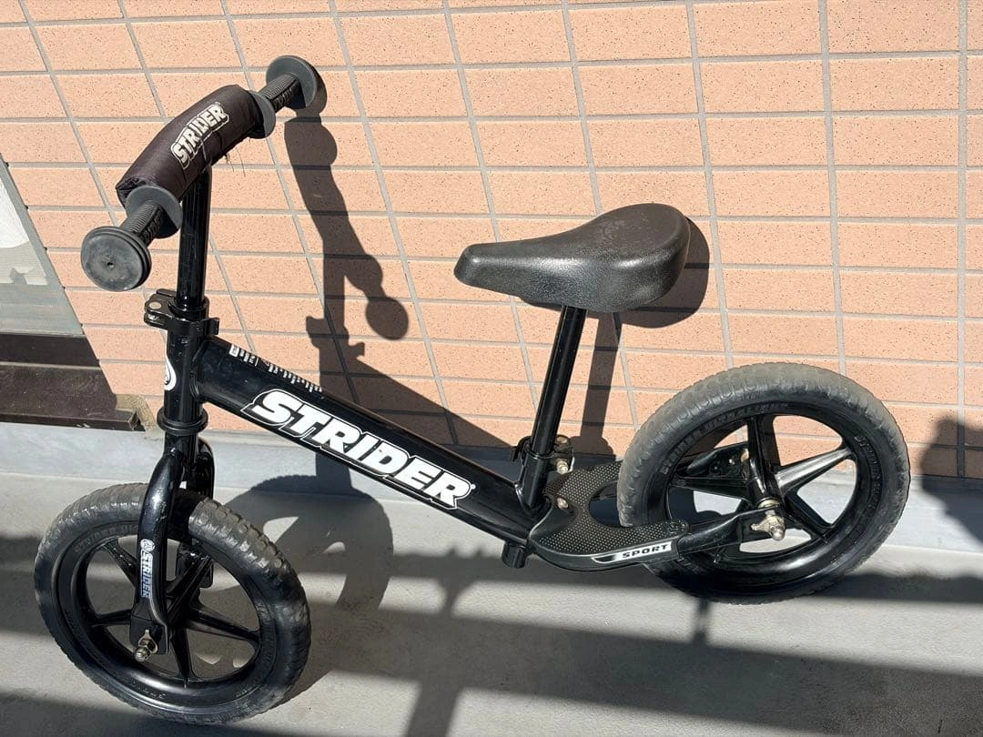 STRIDER 12 バランスバイク SPORTブラックの写真2枚目