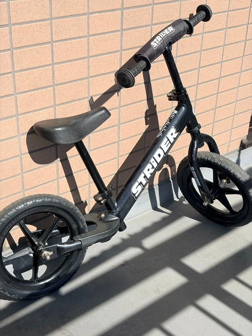 STRIDER 12 バランスバイク SPORTブラックの写真3枚目
