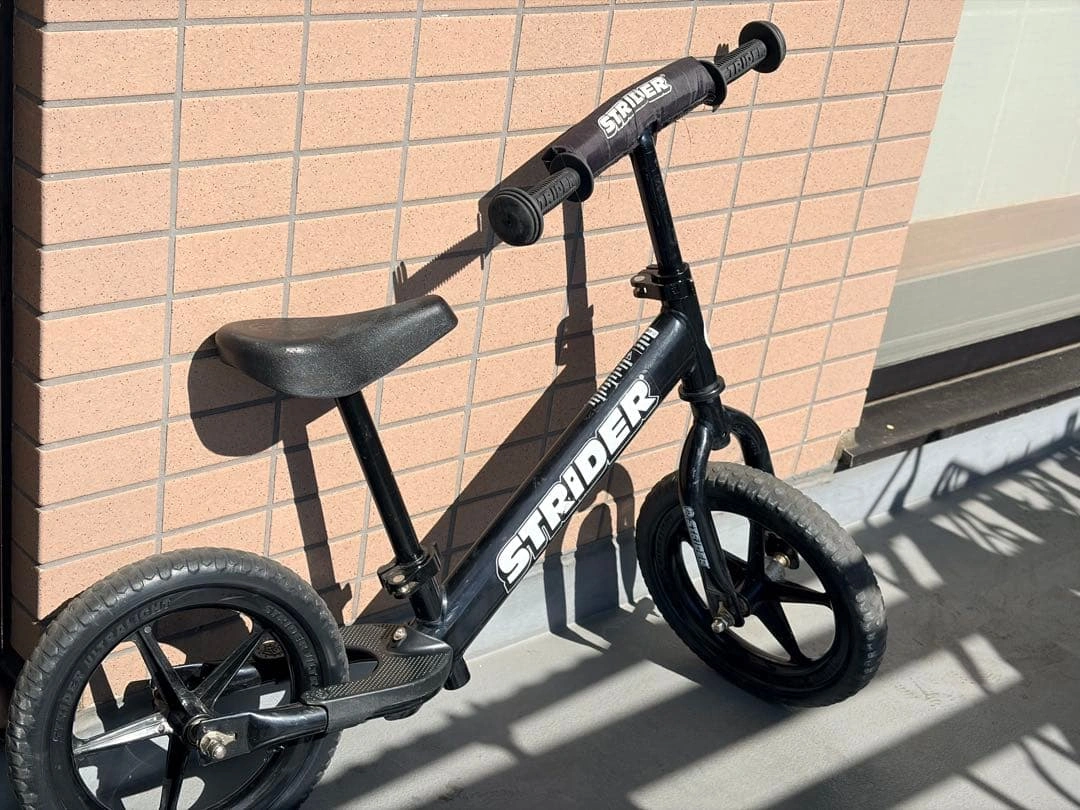STRIDER 12 バランスバイク SPORTブラックの写真4枚目