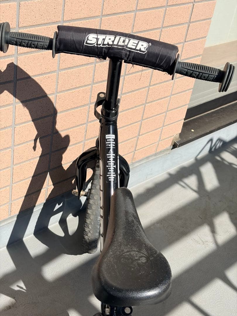 STRIDER 12 バランスバイク SPORTブラックの写真10枚目