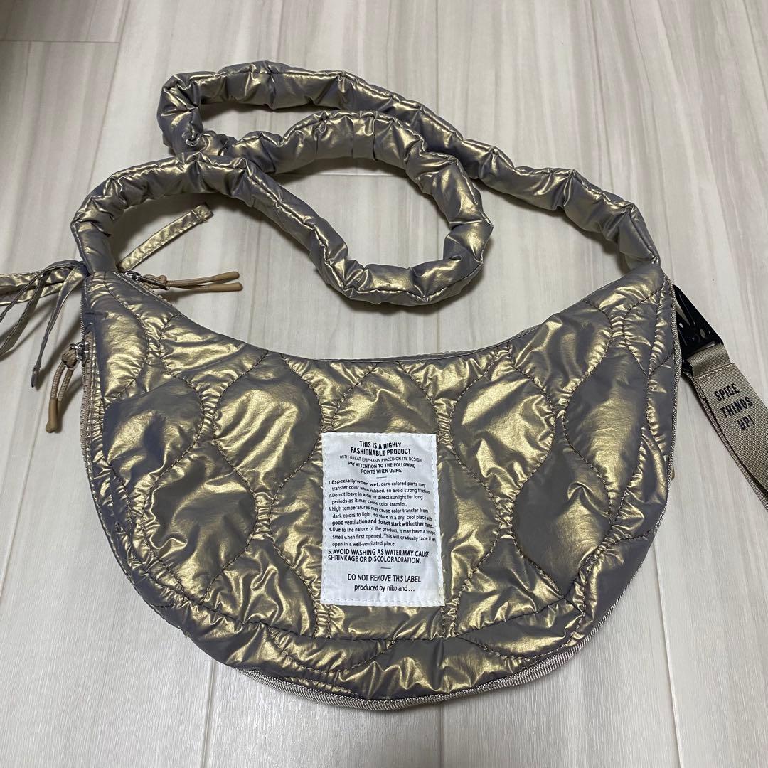 【美品】niko and ニコアンド シルバーキルティングショルダー