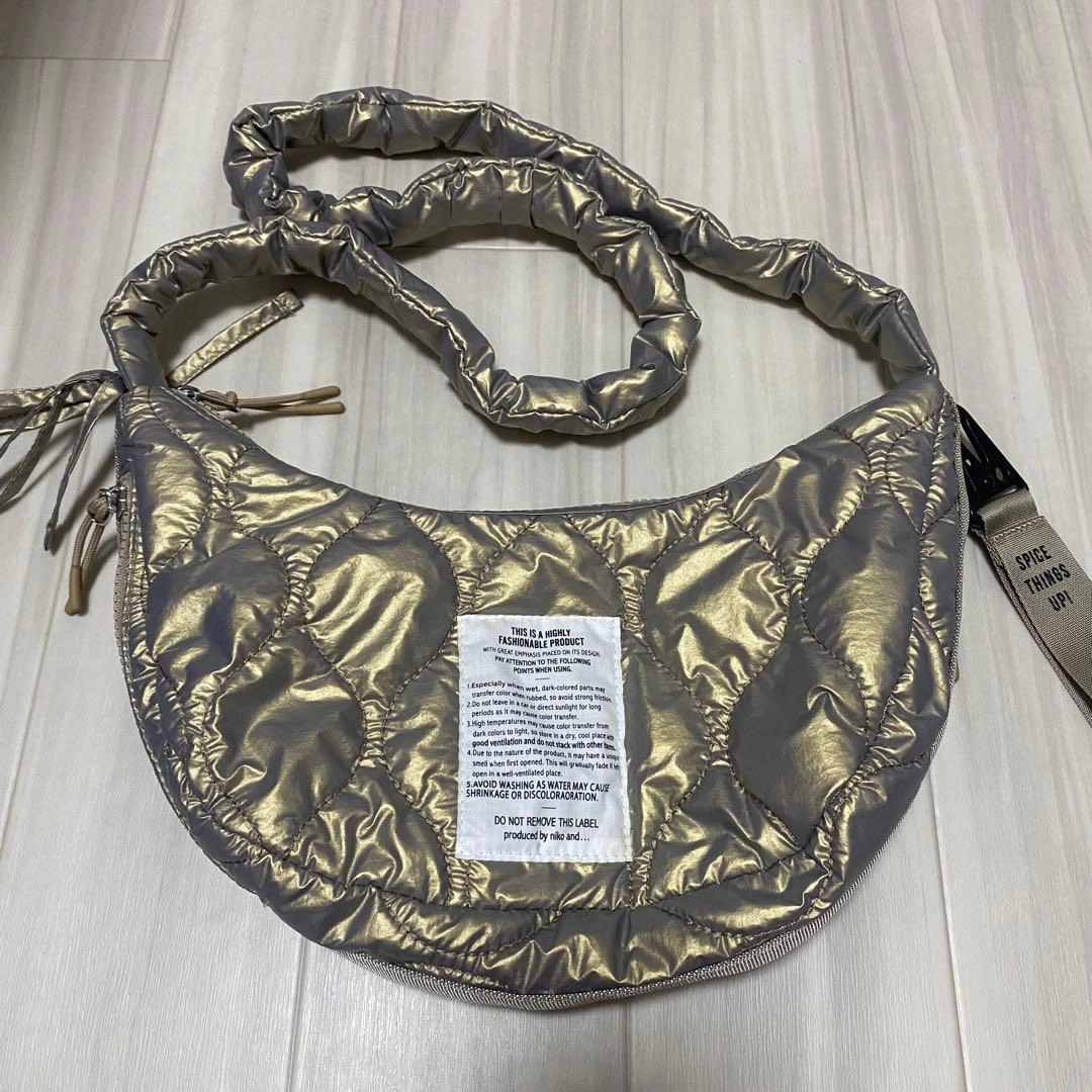 【美品】niko and ニコアンド シルバーキルティングショルダー