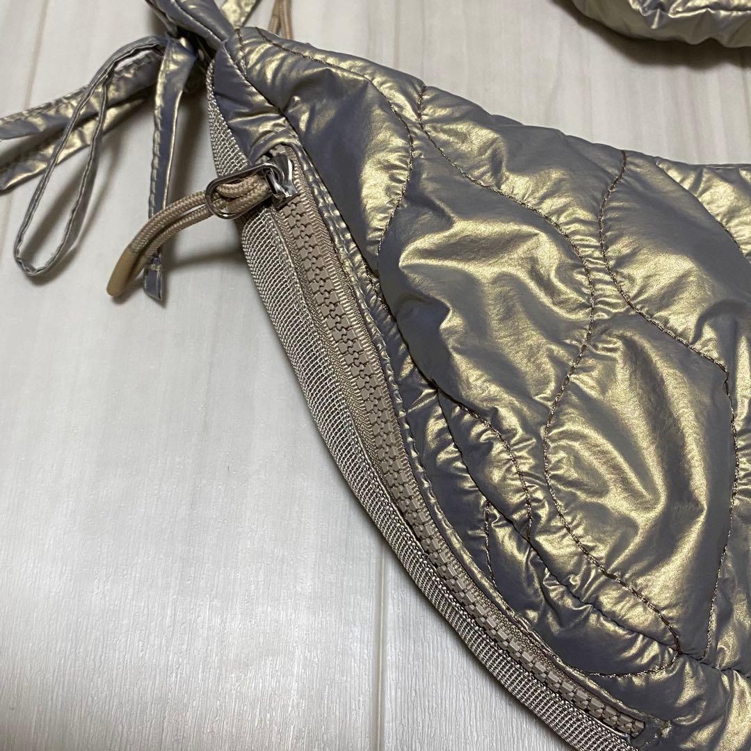 【美品】niko and ニコアンド シルバーキルティングショルダーの写真3枚目
