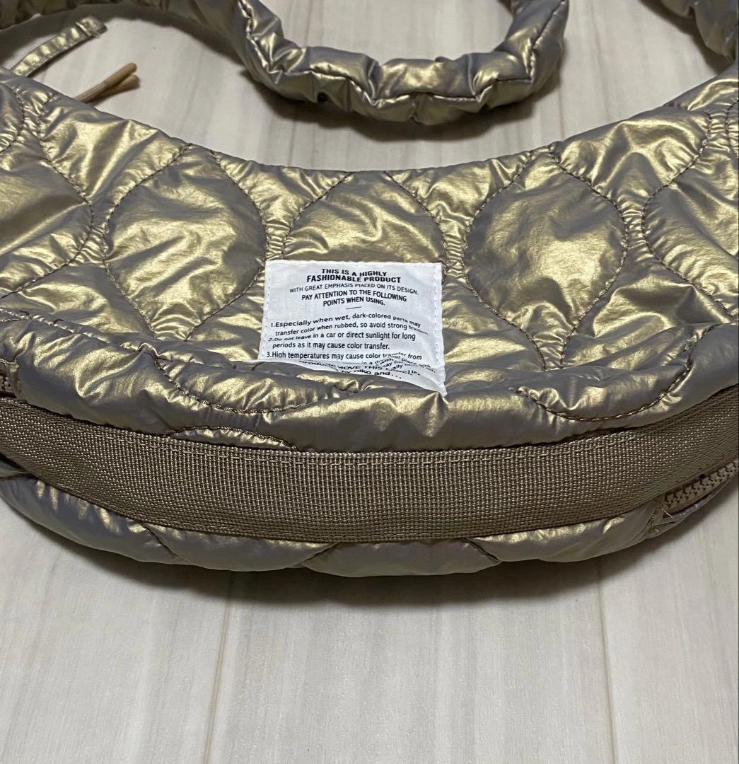 【美品】niko and ニコアンド シルバーキルティングショルダーの写真7枚目