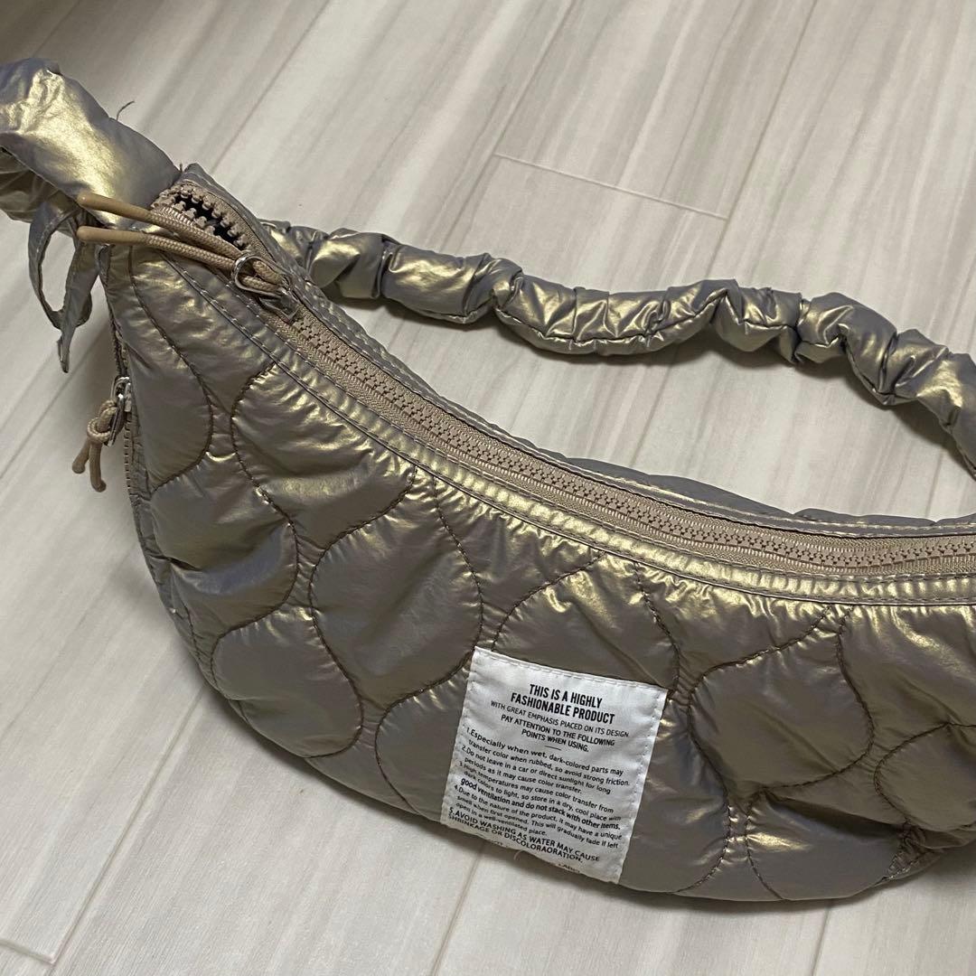 【美品】niko and ニコアンド シルバーキルティングショルダーの写真10枚目