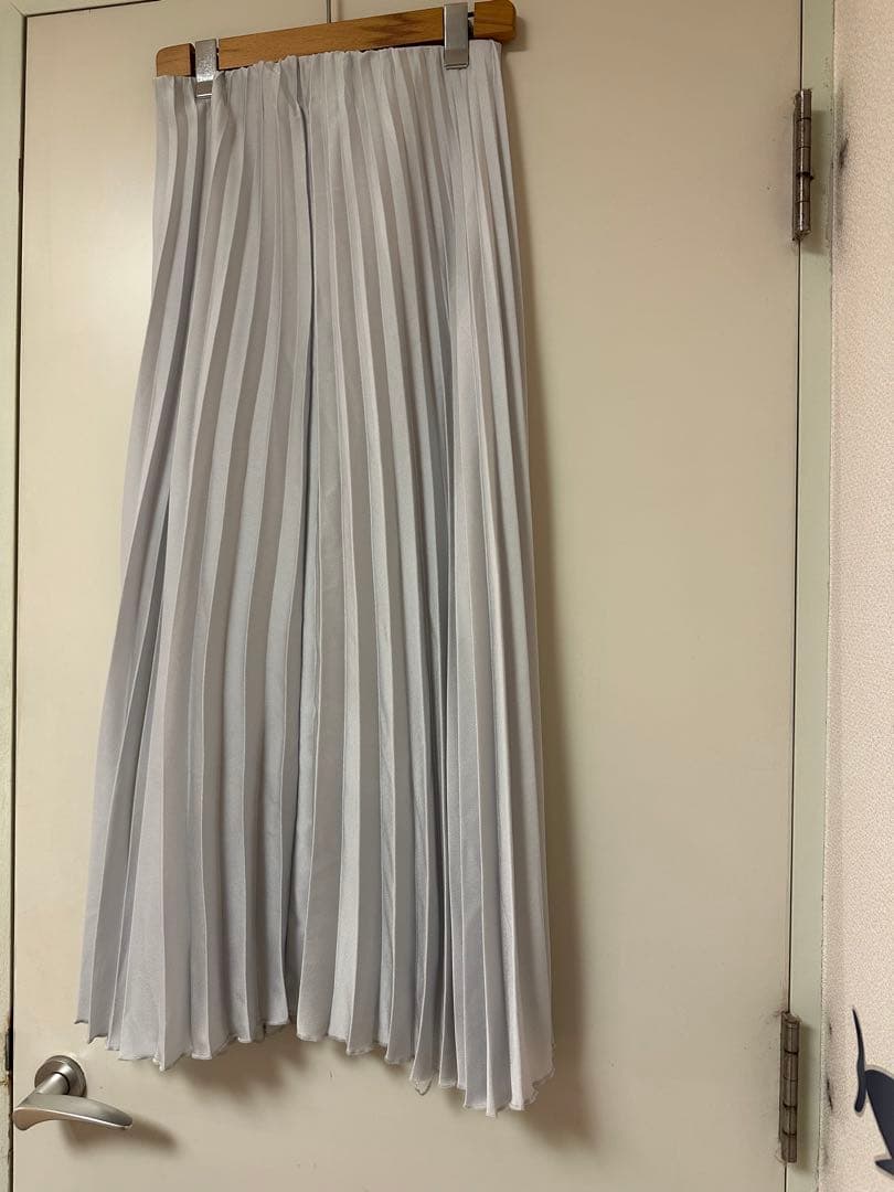 ザラ　グレー　ホワイト　アイスグレー　白　プリーツスカート XSの写真2枚目