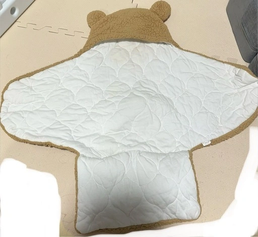 くま耳付き ベビーおくるみ ブランケット ボア素材 ホワイト×ブラウンの写真2枚目
