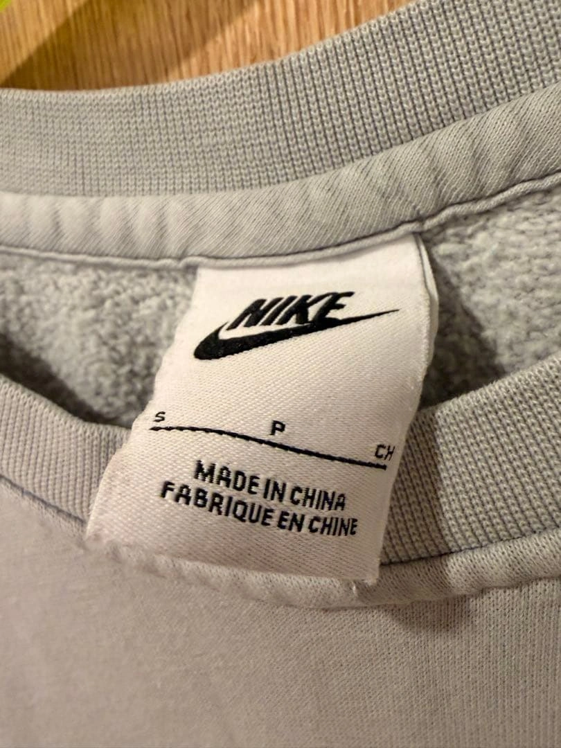 NIKE キッズ トレーナー グレー Sの写真2枚目