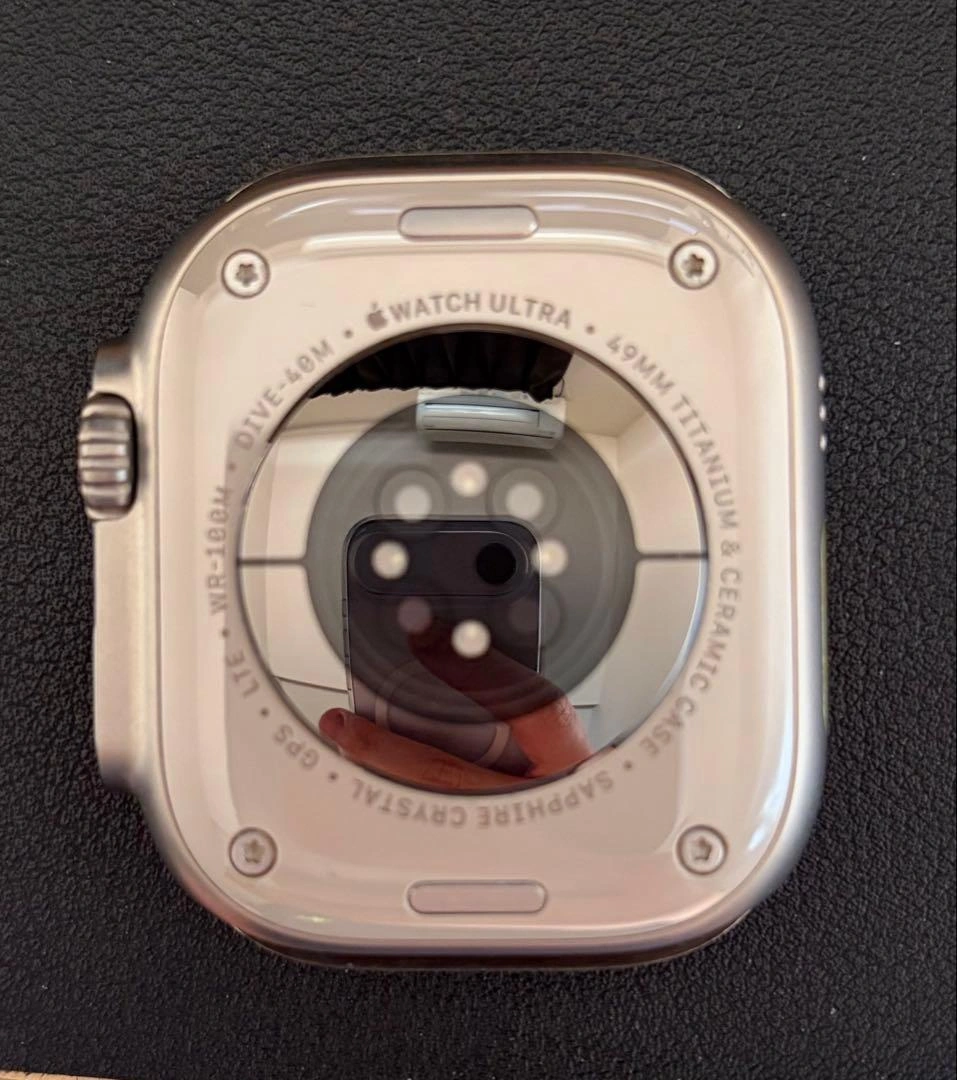 Apple Watch Ultra 第1世代 + 純正バンド2個, 97%の写真3枚目