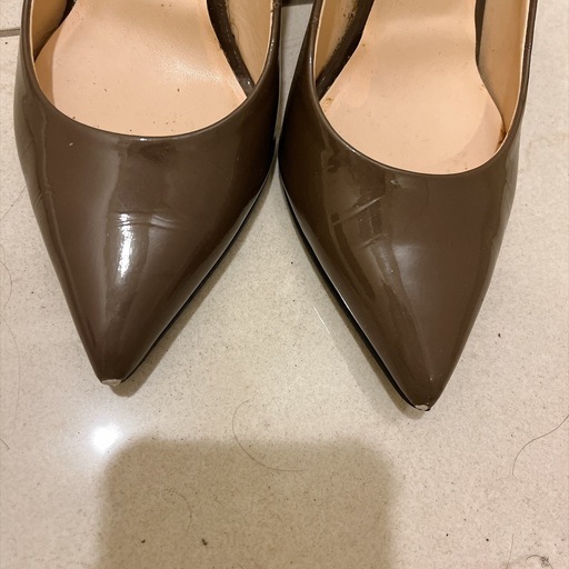 ダイアナ　23cm パンプス　グレージュの写真2枚目
