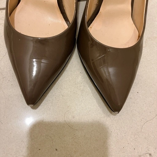 ダイアナ 23cm パンプス グレージュの写真2枚目